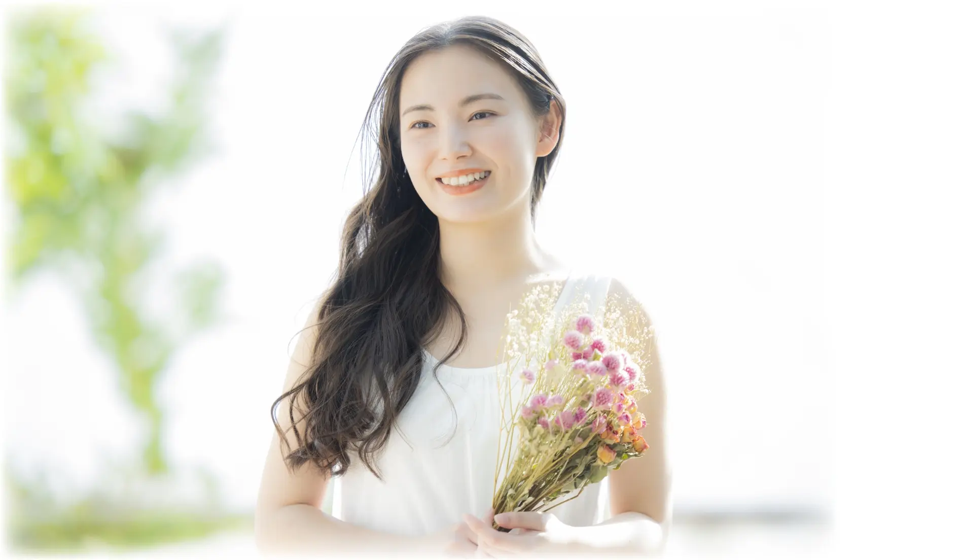 花束を持った女性